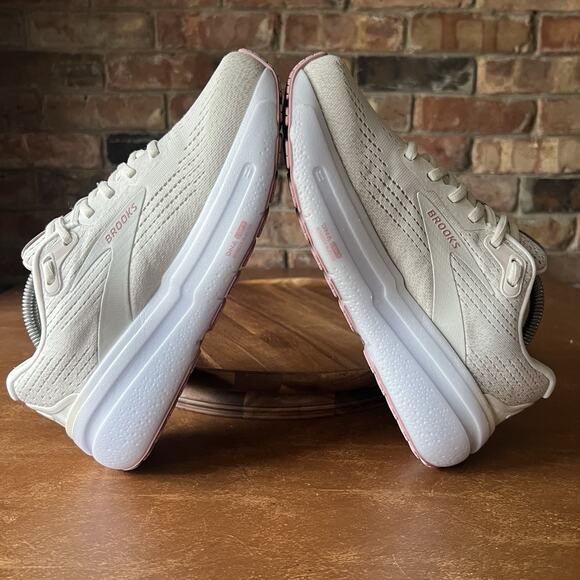 Brooks Women Ghost Max 2 1204201B190 Beige Running Shoes Sneakers Size 6.5 - Picture 16 of 16